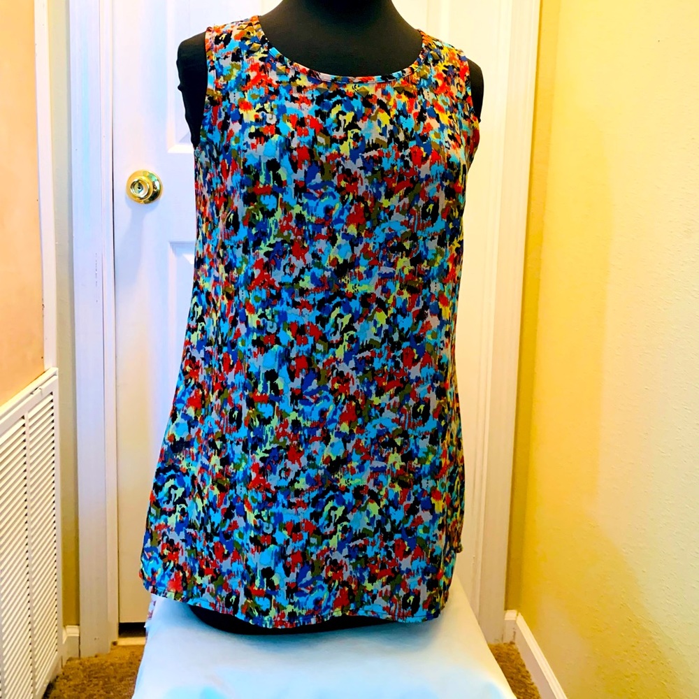 Goes with everything multi colored sleeveless hi-lo hem sz S